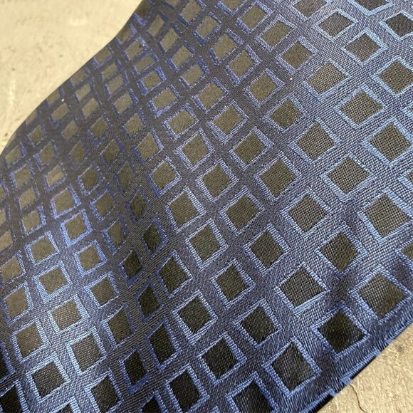 Hugo Boss Tie 100% Silk Woven Box Pattern Made in Italy Blue 4.5" - Picture 2 of 5